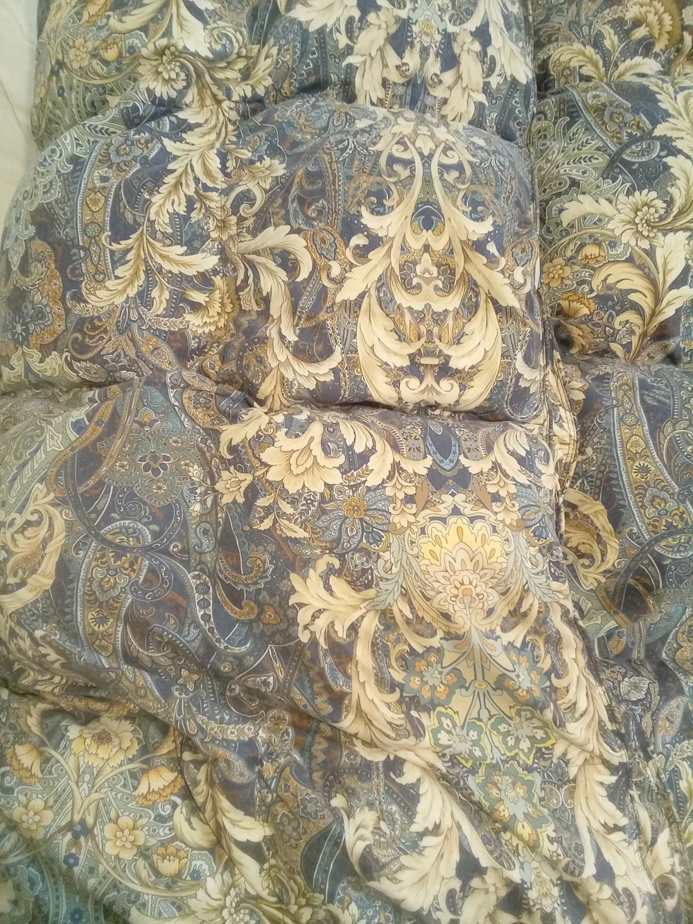 oeko-tex Standard 100 Paisley Comforter in Blue/Cream Tones King Sz. L 90